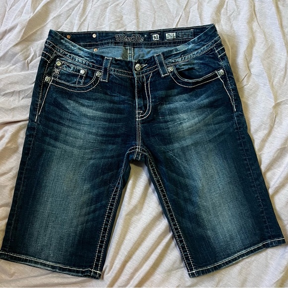 Miss Me: Mid-rise Easy Embroidered Faux Flap Pocket Bermuda Shorts - Picture 5 of 10